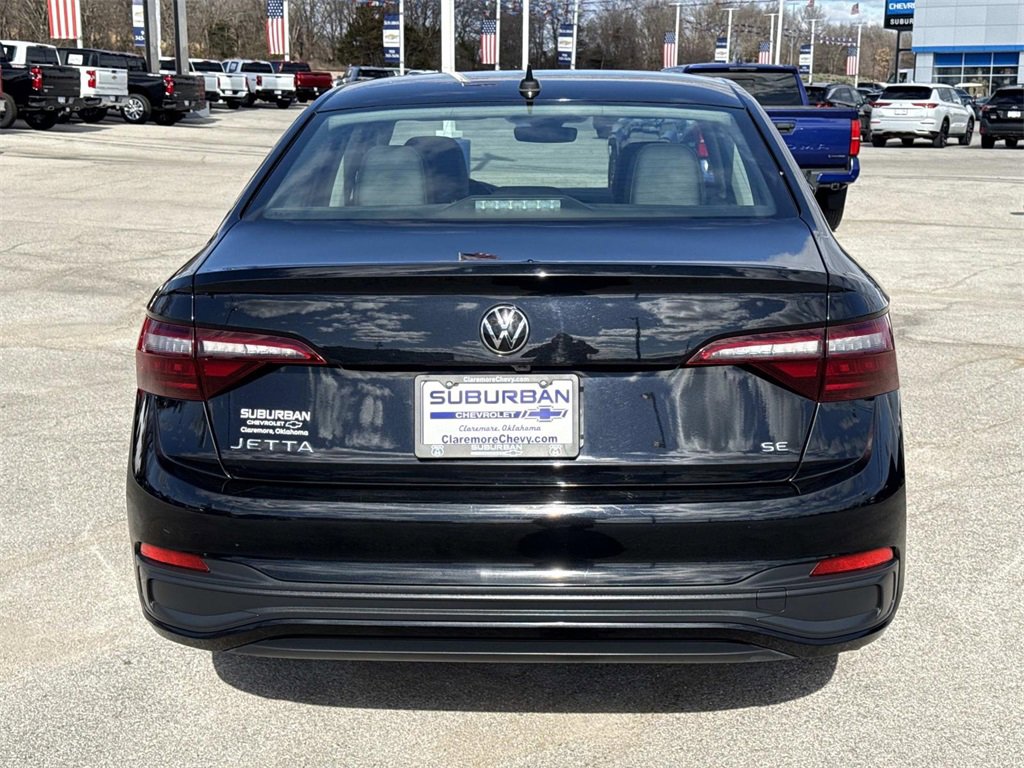 Used 2024 Volkswagen Jetta SE image 4