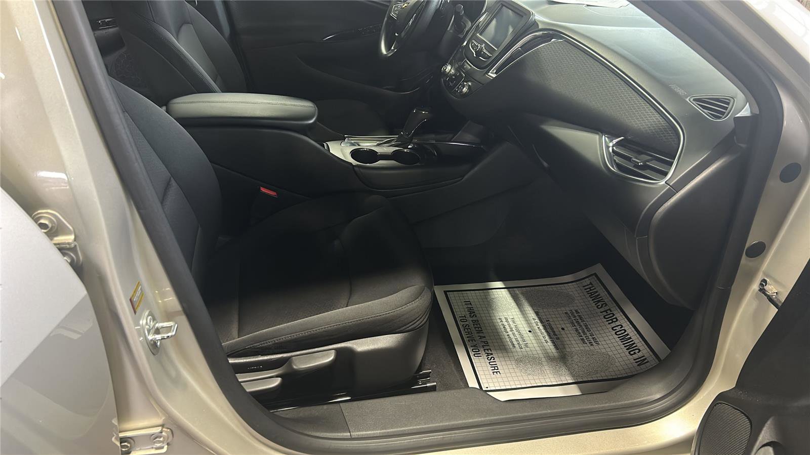 Used 2016 Chevrolet Malibu LT image 9