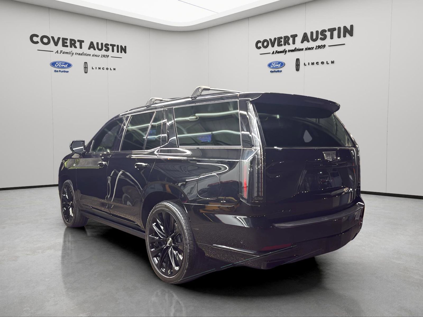 Used 2025 Cadillac Escalade Sport Platinum w/ LPO, ONYX Package image 3