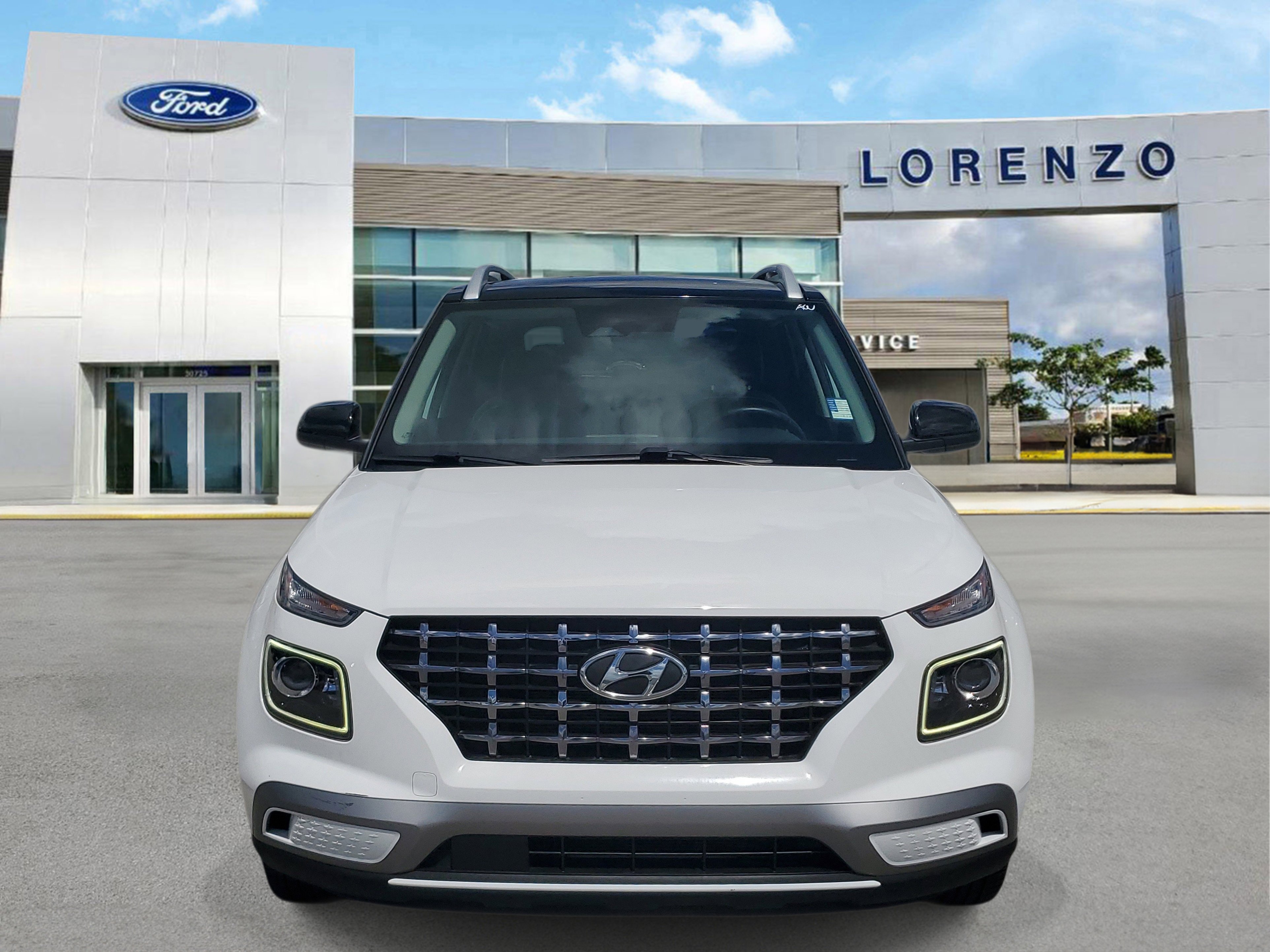 Used 2023 Hyundai Venue Limited w/ Cargo Package image 2