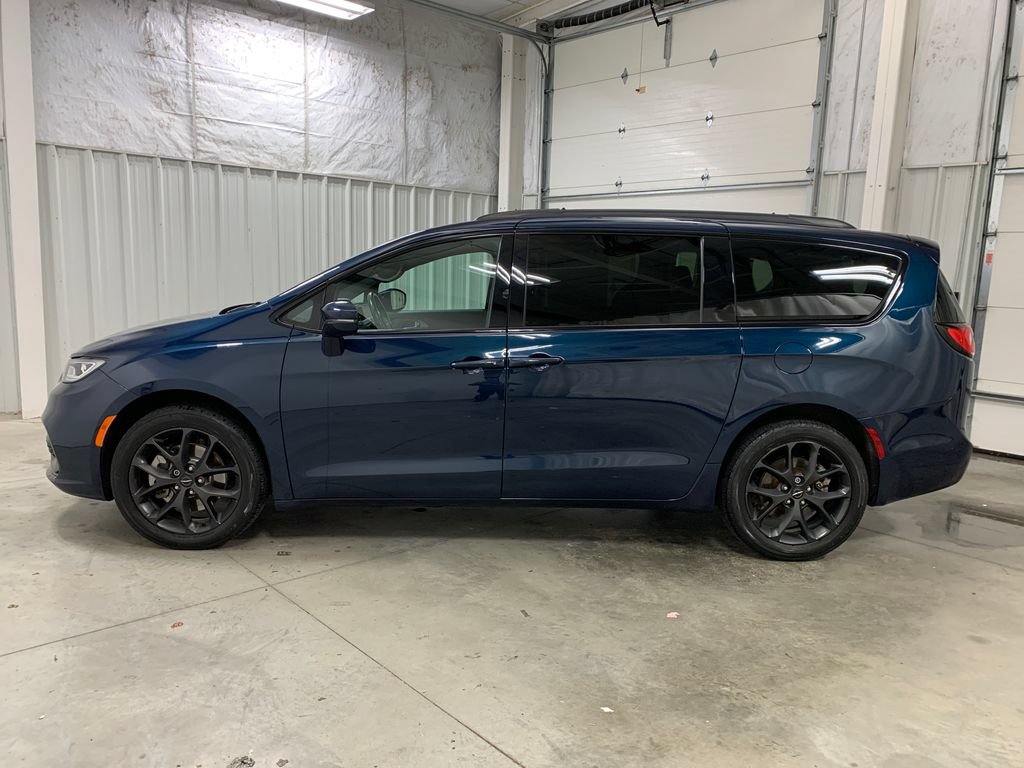 Used 2021 Chrysler Pacifica Touring-L w/ S Appearance Package AWD/4WD image 4