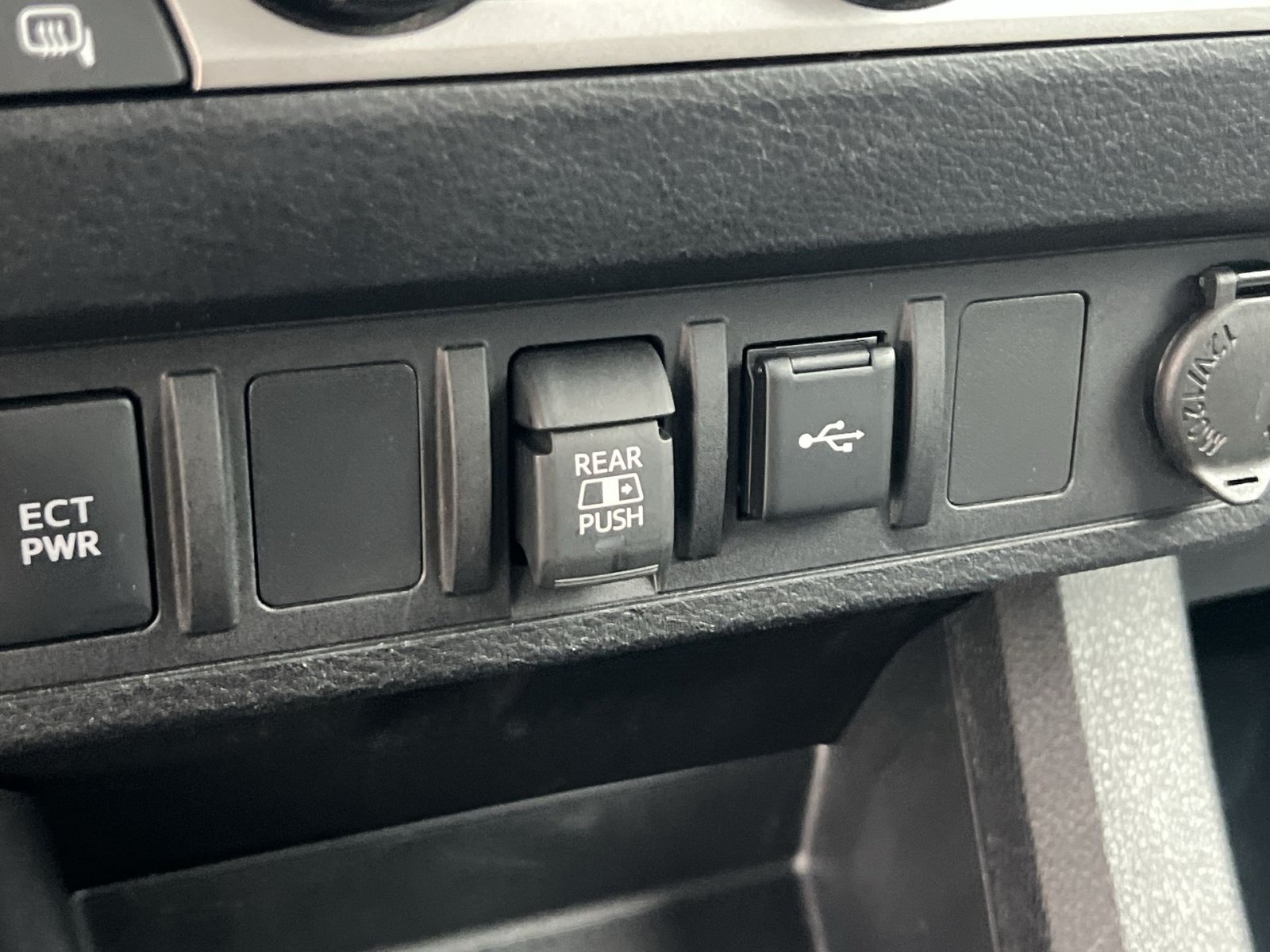 Used 2022 Toyota Tacoma SR5 AWD/4WD image 31