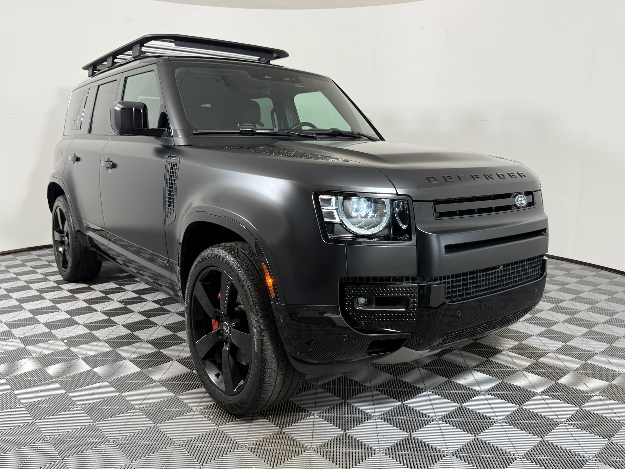 Used 2024 Land Rover Defender 110 X AWD/4WD image 7