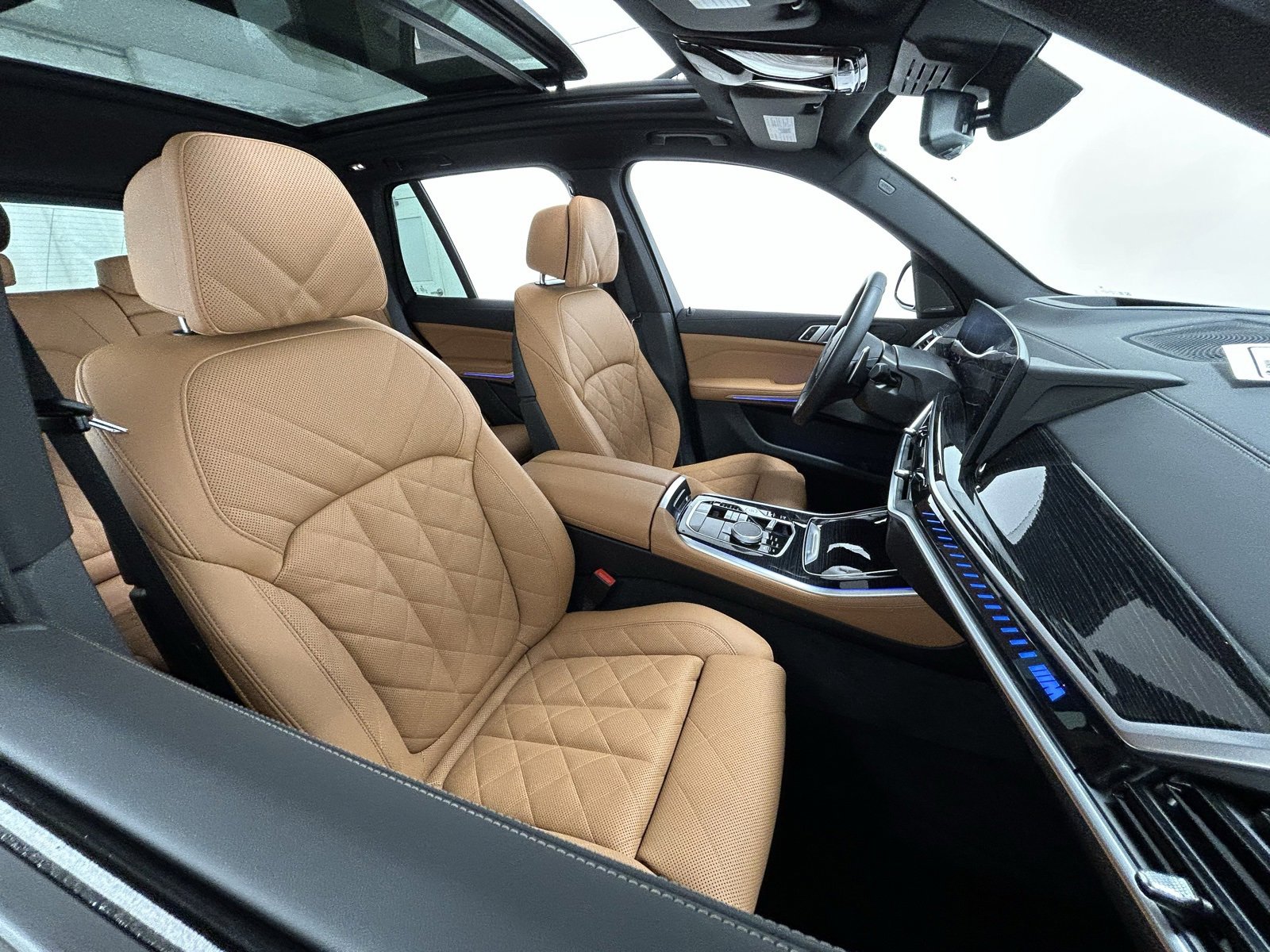 Used 2025 BMW X5 M60i w/ Parking Assistance Package image 43