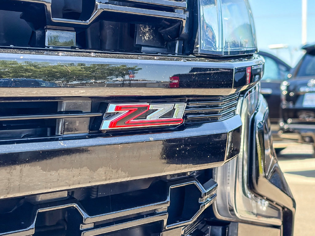 Used 2024 Chevrolet Suburban Z71 w/ Luxury Package AWD/4WD image 12