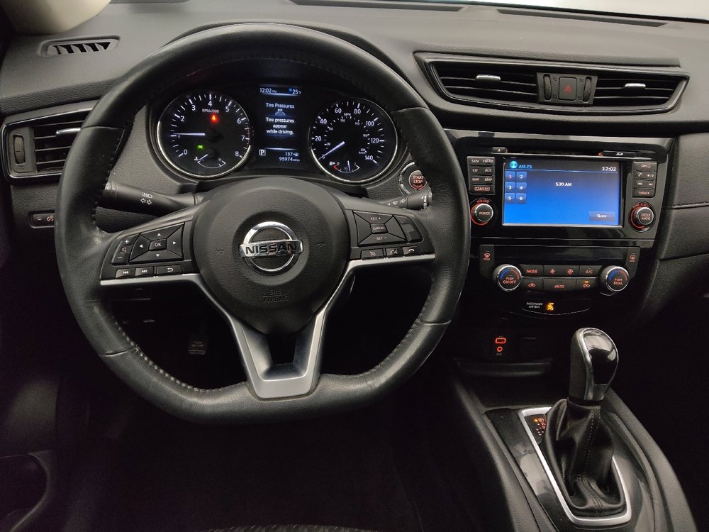 Used 2017 Nissan Rogue SV w/ SV Premium Package image 22