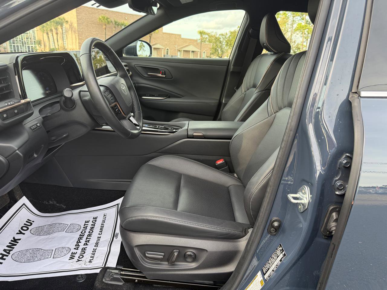 Used 2025 Toyota Crown XLE AWD/4WD image 11