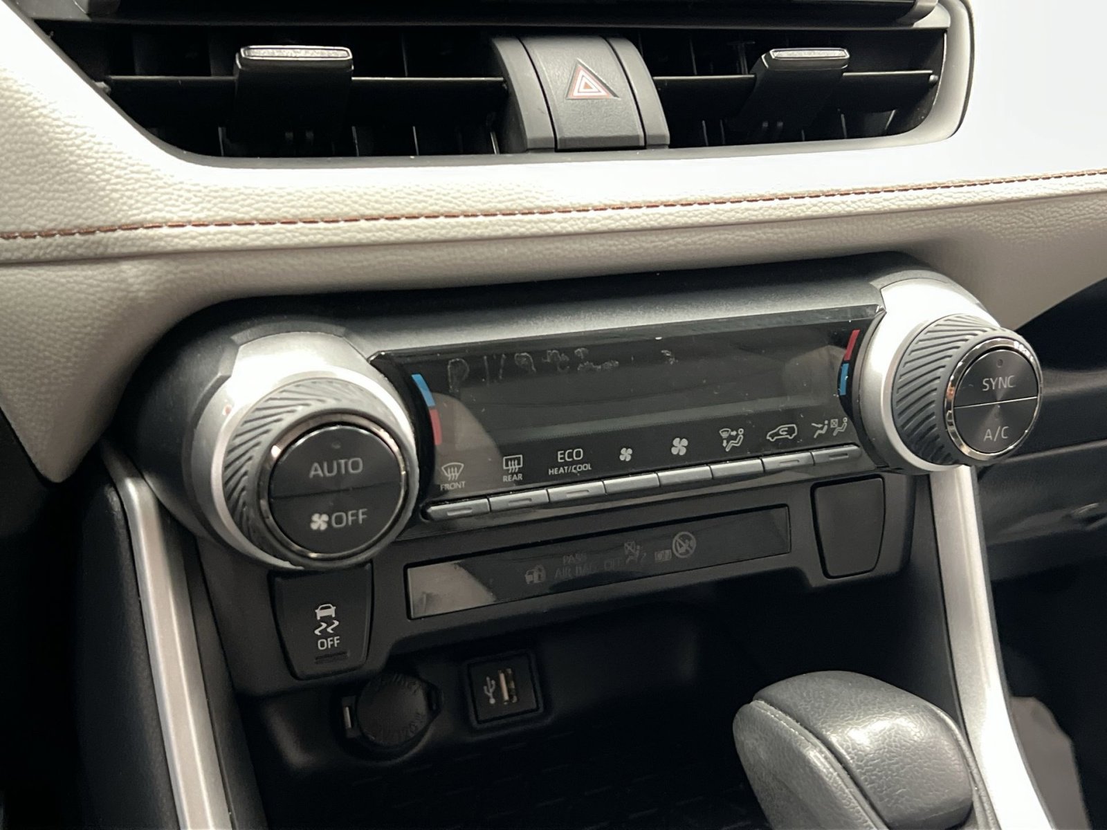 Used 2025 Toyota RAV4 XLE w/ Convenience Package image 17