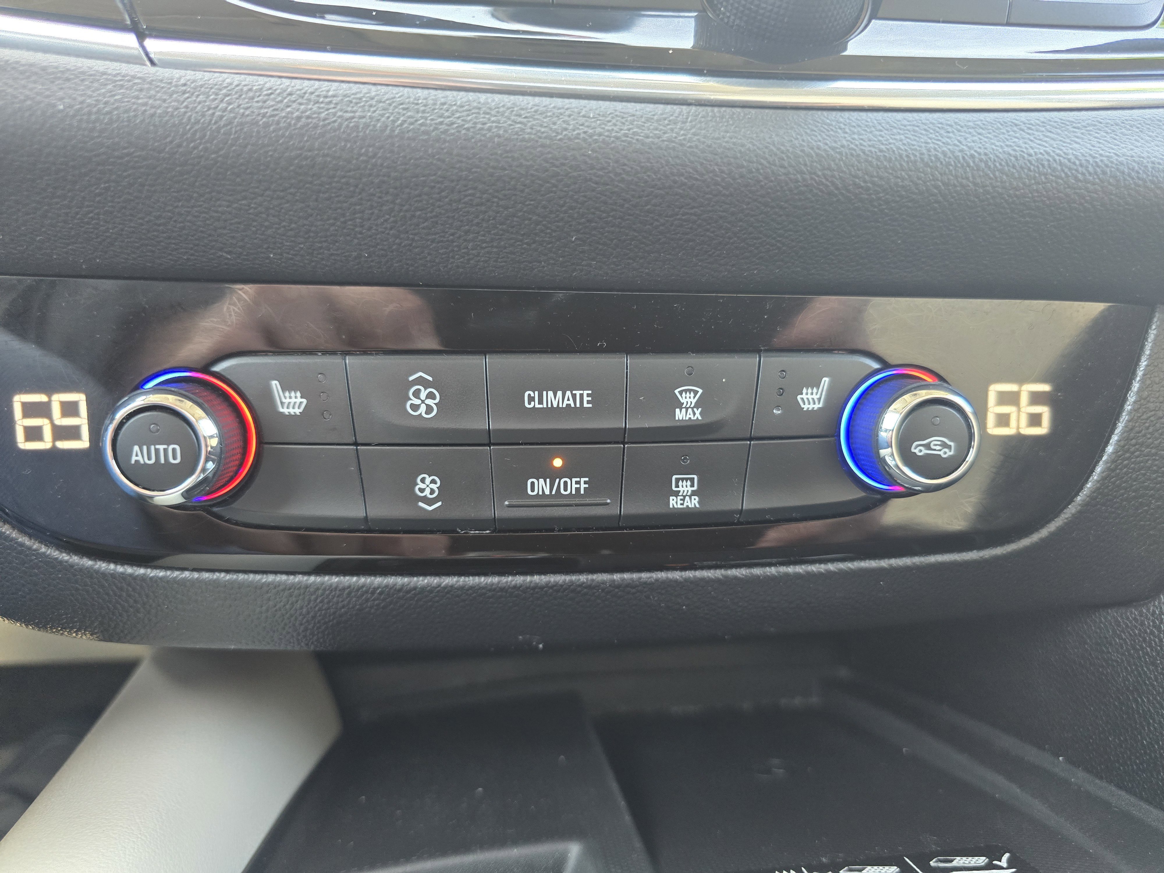 Used 2023 Buick Enclave Essence w/ Experience Buick Package AWD/4WD image 28