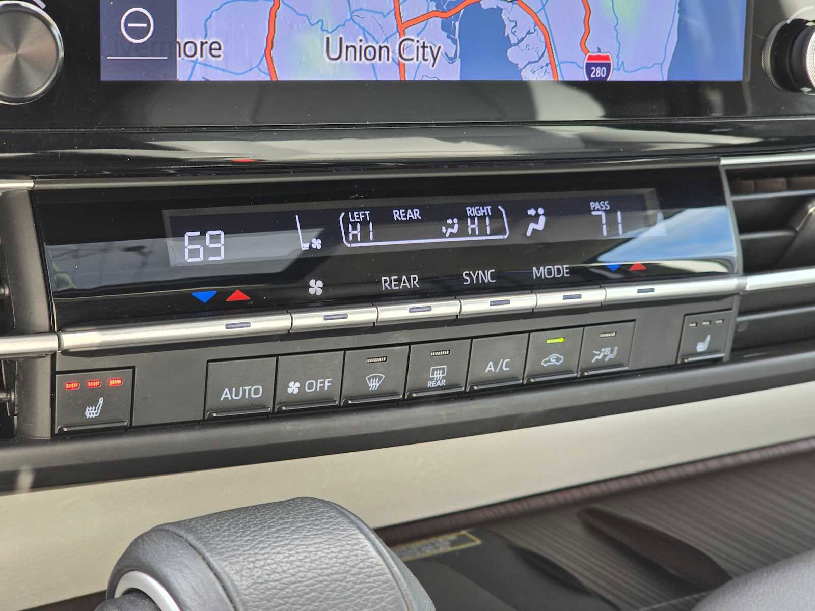 Used 2022 Toyota Sienna XLE image 33