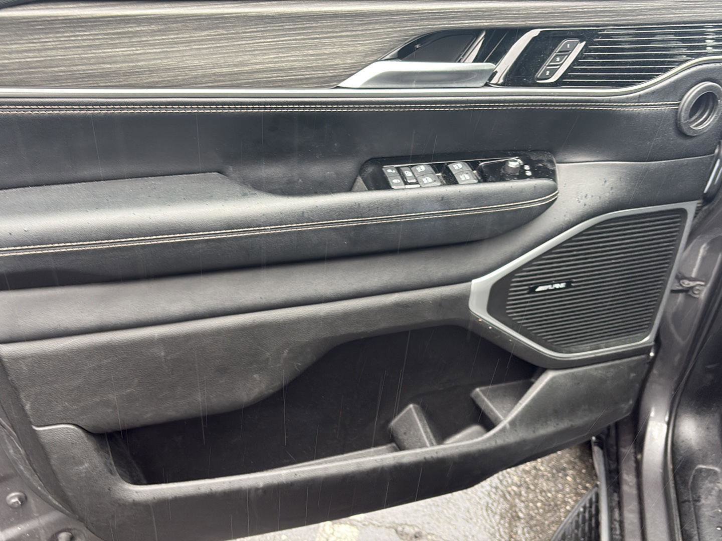 Used 2024 Jeep Wagoneer Series II image 5