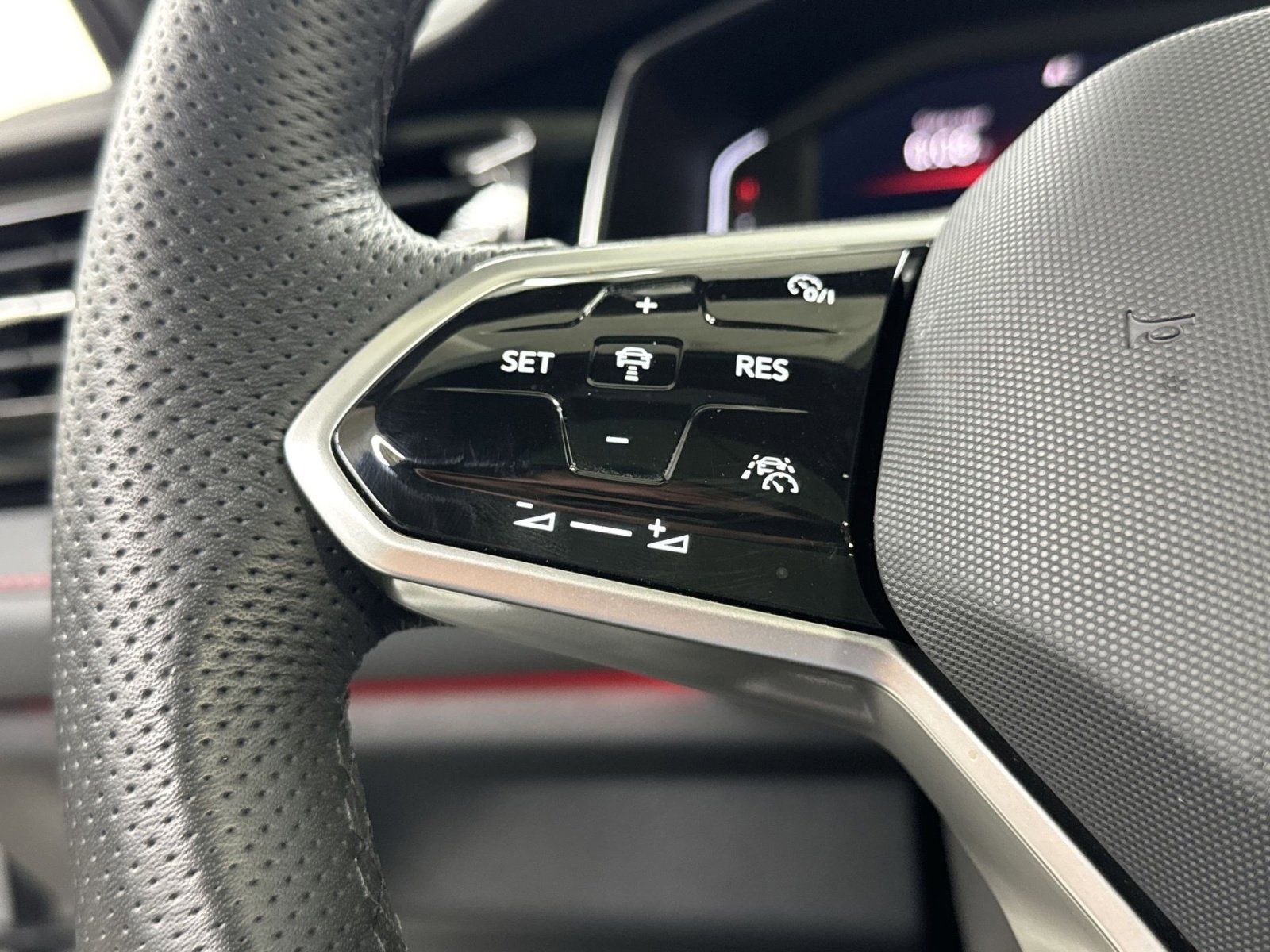 Used 2025 Volkswagen Jetta GLI Autobahn image 36