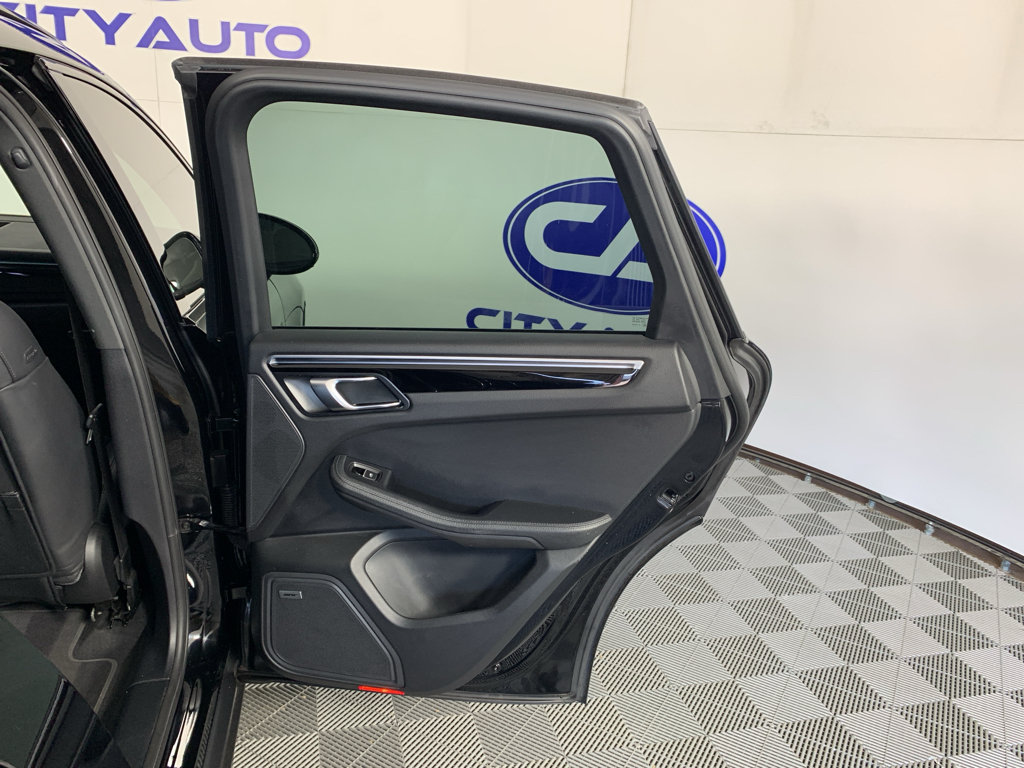 Used 2019 Porsche Macan S AWD/4WD image 37