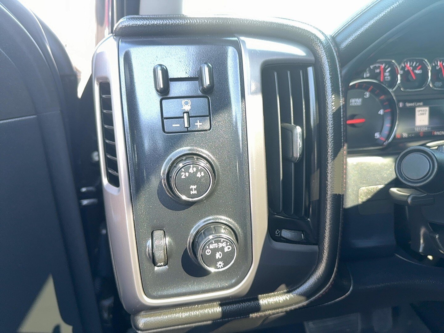 Used 2015 GMC Sierra 3500 SLT AWD/4WD image 32