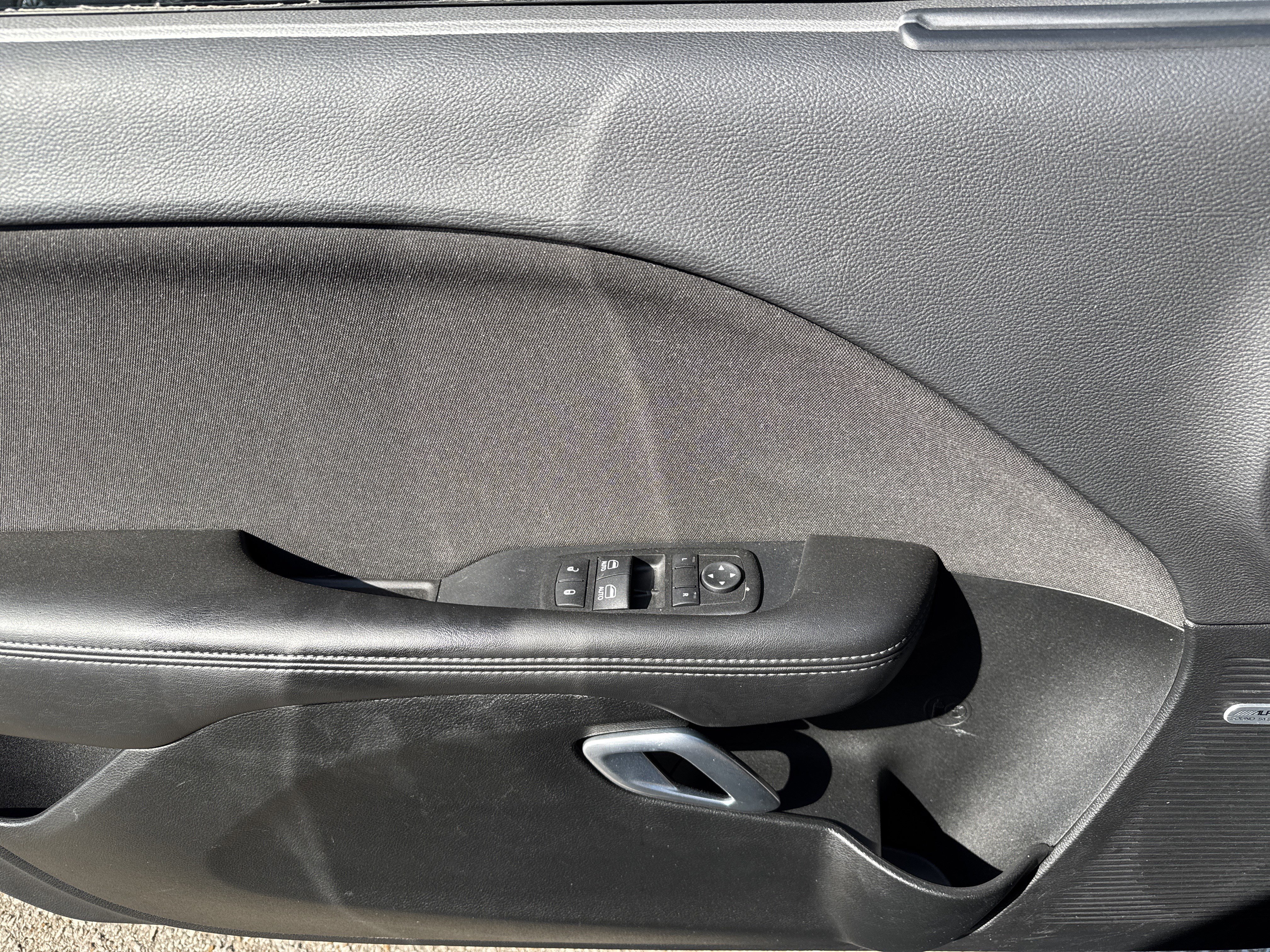 Used 2023 Dodge Challenger SXT w/ Blacktop Package image 9