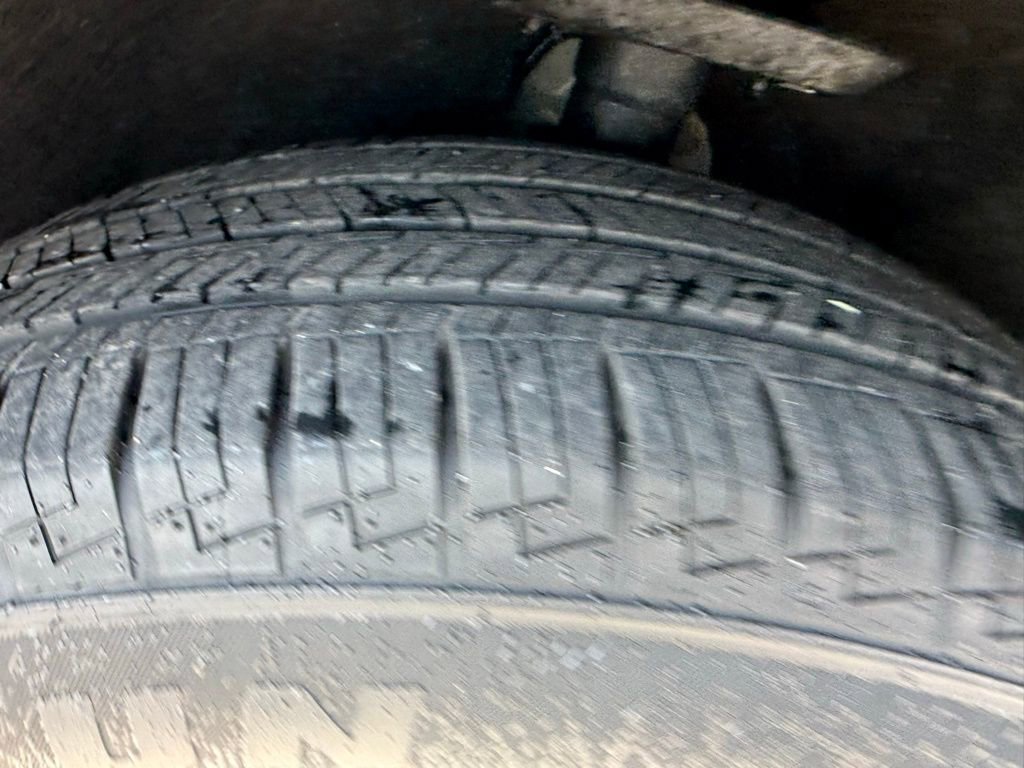 Used 2023 Chrysler Pacifica Touring-L FWD image 23