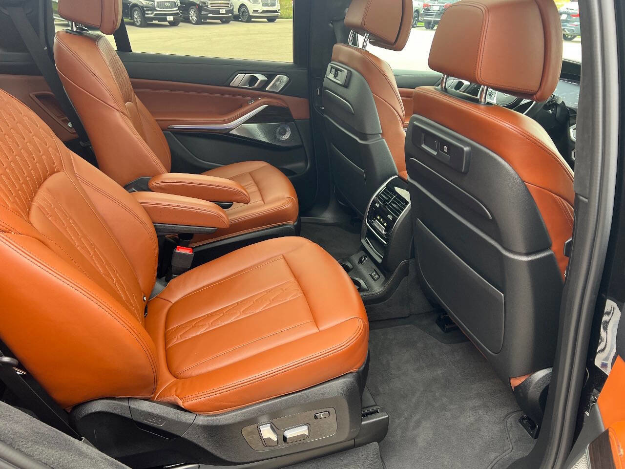 Used 2021 BMW X7 M50i w/ Executive Package image 20