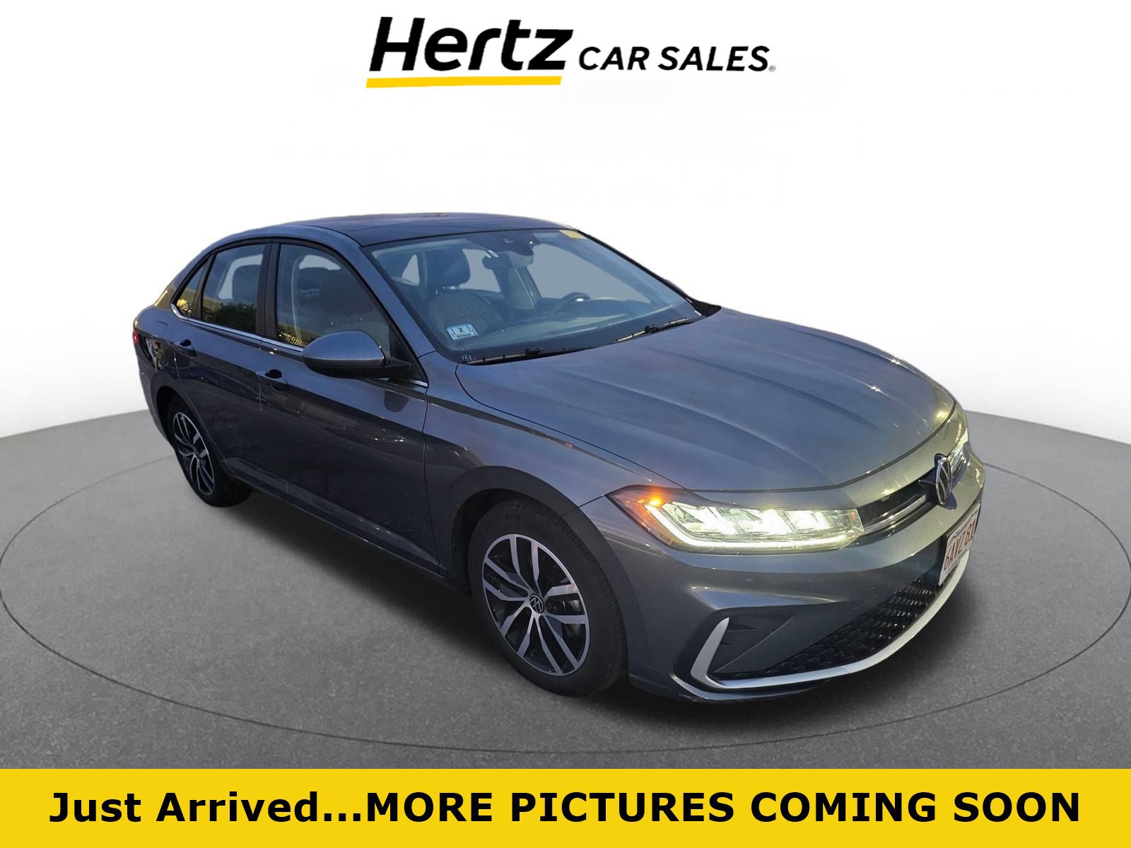 Used 2025 Volkswagen Jetta SE image 1