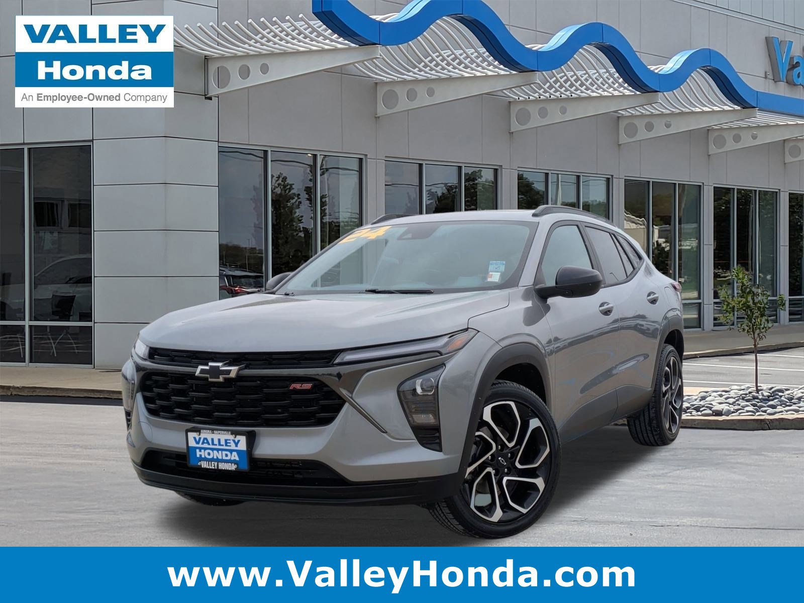 Used 2024 Chevrolet Trax RS w/ Sunroof Package image 1