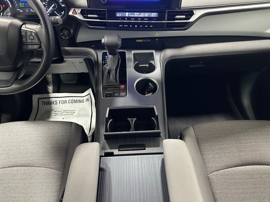 Used 2025 Toyota Sienna LE image 41