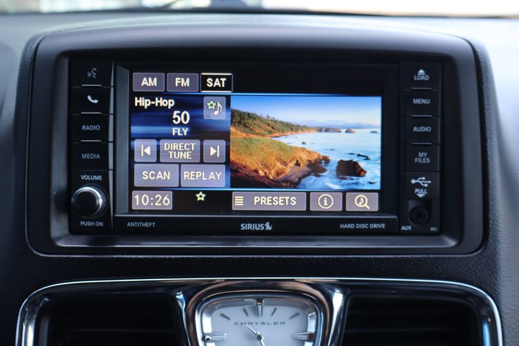 Used 2015 Chrysler Town & Country S w/ Driver Convenience Group FWD image 10