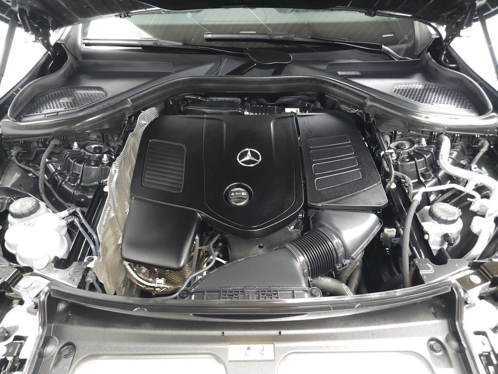 Used 2025 Mercedes-Benz GLC 300 4MATIC w/ AMG Line image 34
