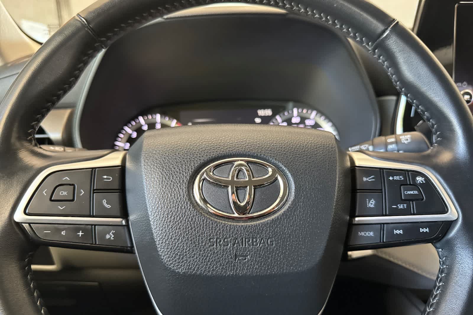 Used 2023 Toyota Highlander LE FWD image 26