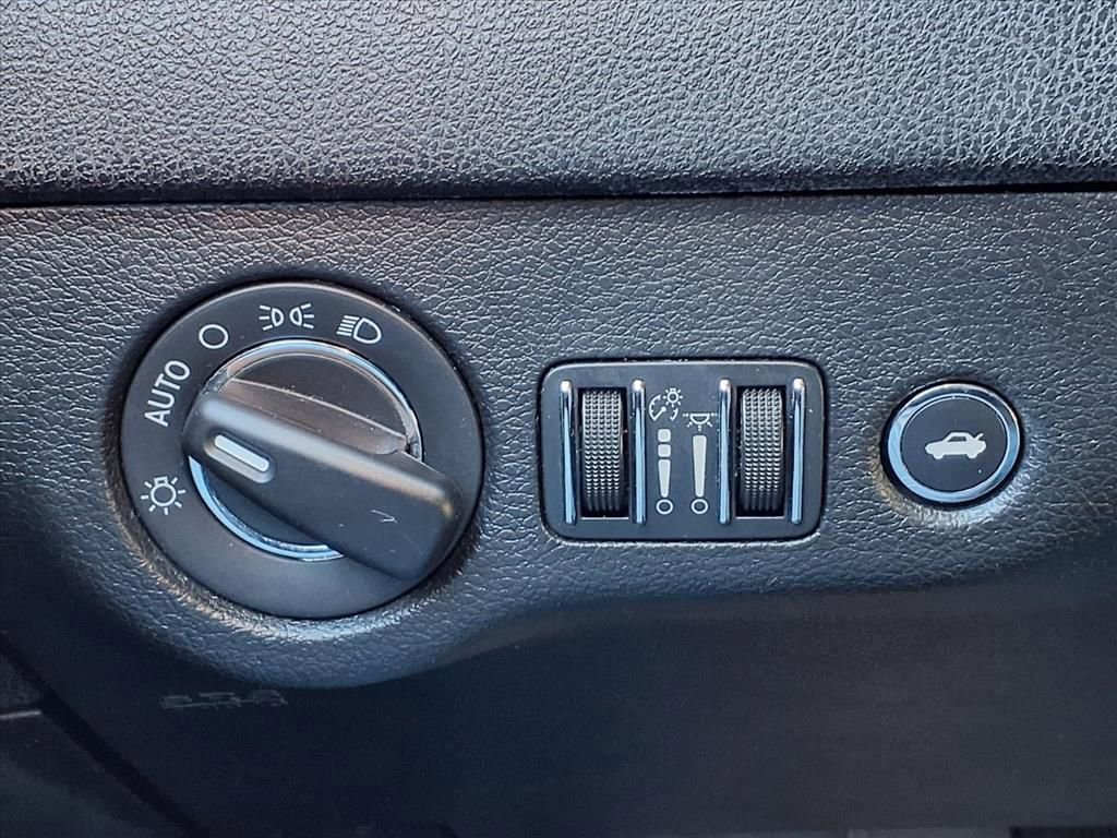 Used 2019 Chrysler 300 Touring L w/ Quick Order Package 22F image 27