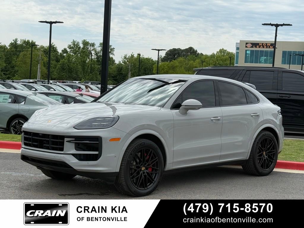 Used 2024 Porsche Cayenne S AWD/4WD image 2