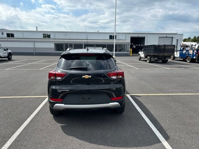 Used 2025 Chevrolet TrailBlazer LT AWD/4WD image 4