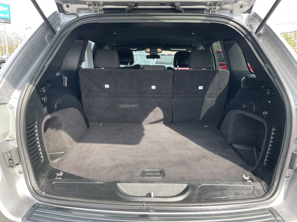 Used 2019 Jeep Grand Cherokee Laredo AWD/4WD image 32
