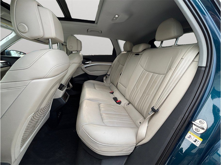 Used 2019 Audi e-tron Prestige w/ Prestige Package AWD/4WD image 40