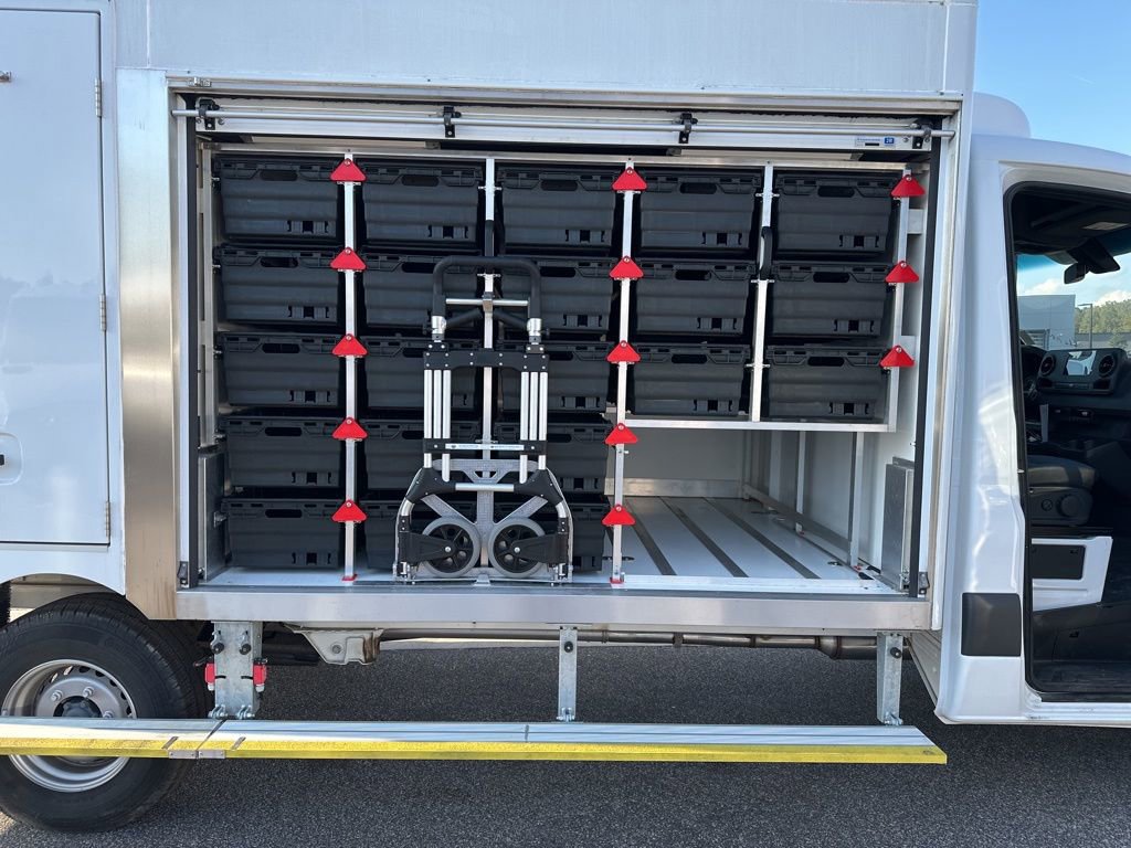 Used 2022 Mercedes-Benz Sprinter 3500 image 10