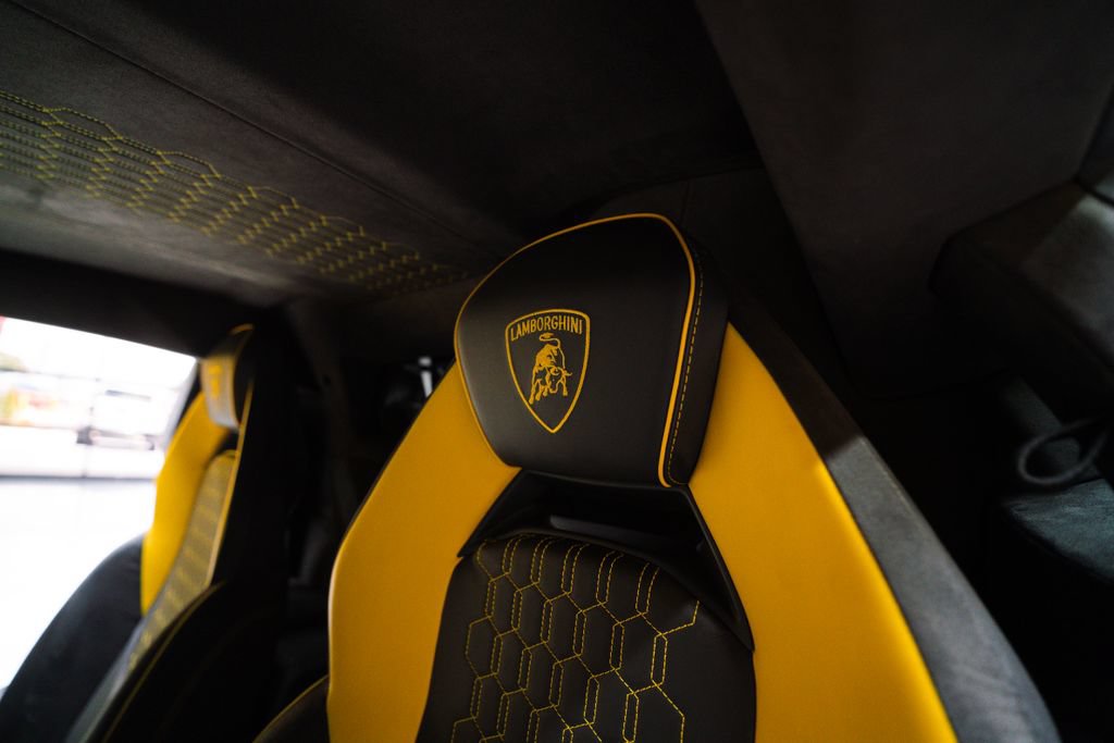 Used 2024 Lamborghini Revuelto AWD/4WD image 35