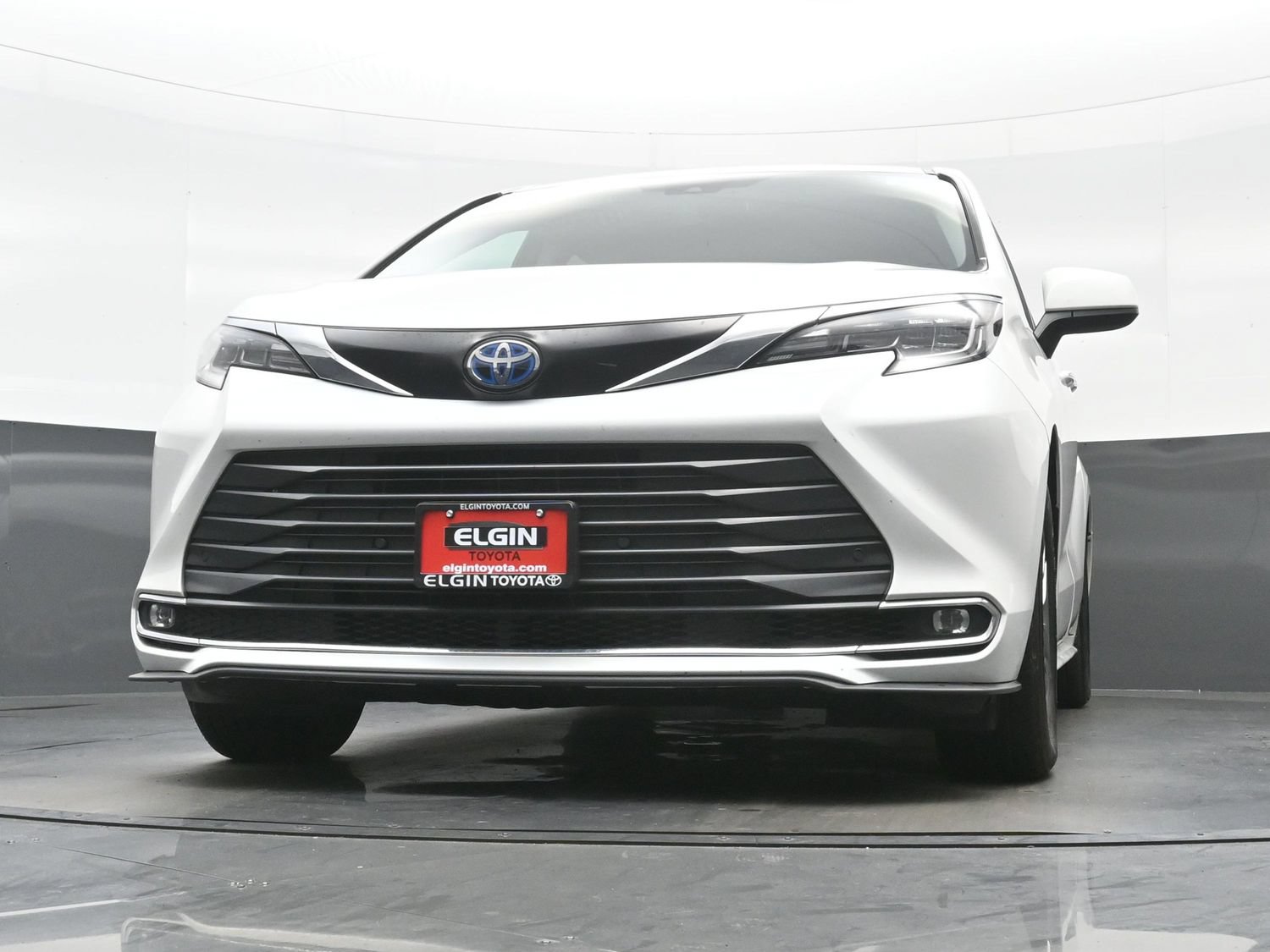 Used 2024 Toyota Sienna XLE AWD/4WD image 29