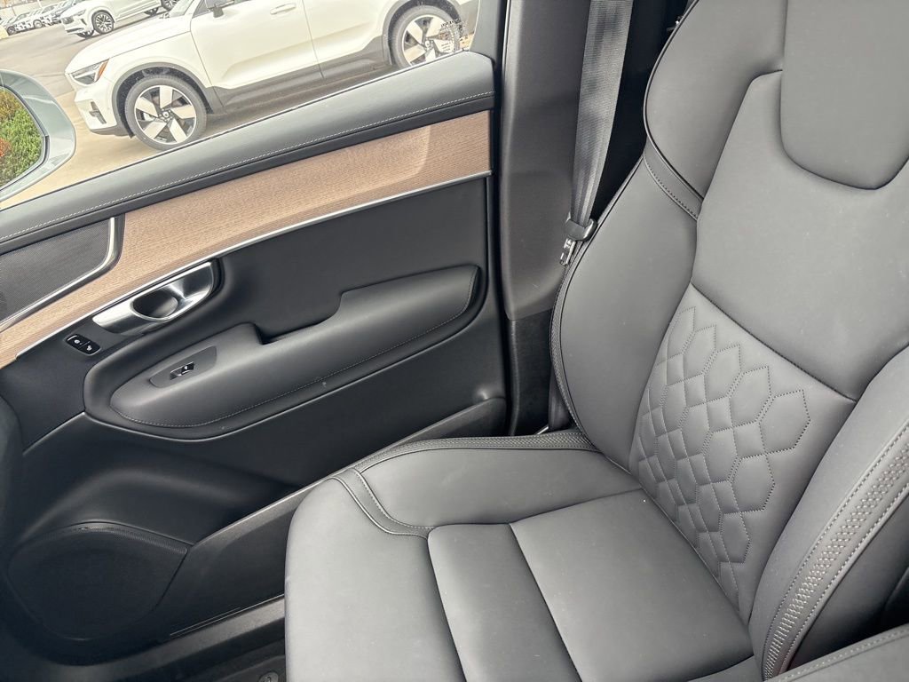 Certified 2025 Volvo XC90 B5 Plus AWD/4WD image 31