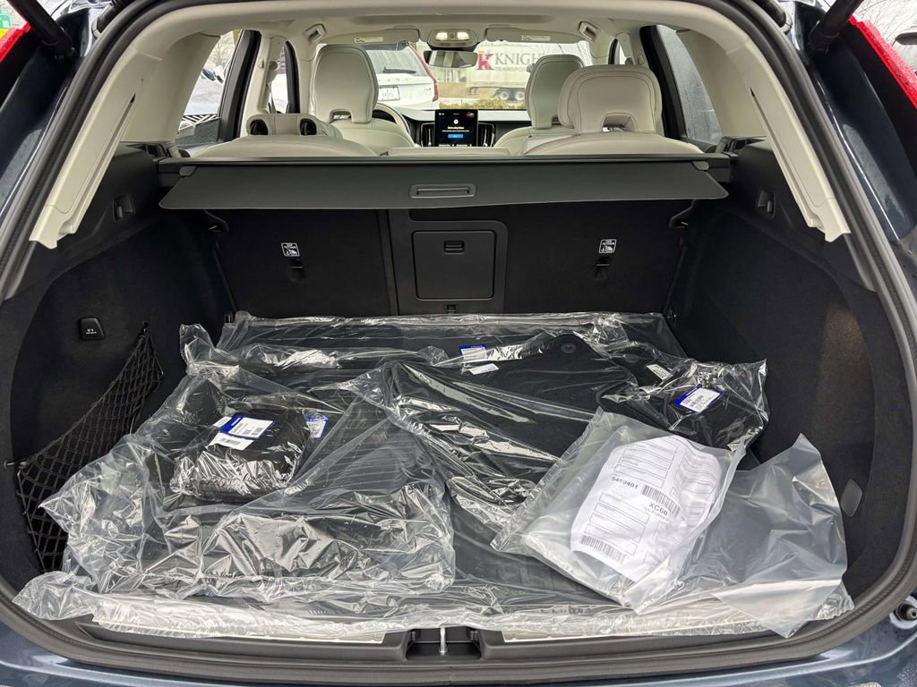 New 2026 Volvo XC60 B5 Ultra w/ Protection Package Premier image 9