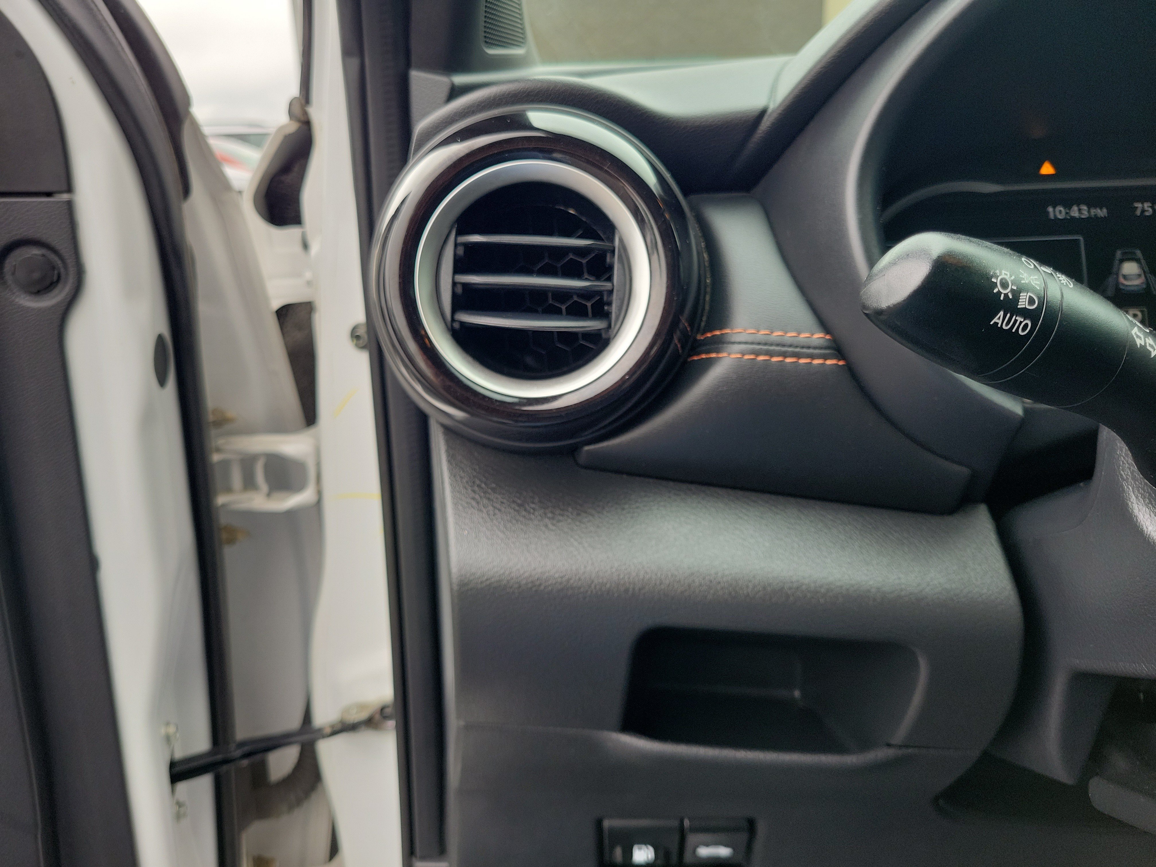Used 2020 Nissan Kicks SR FWD image 20
