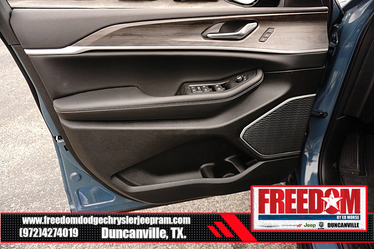 New 2026 Jeep Grand Cherokee Limited w/ Limited Altitude Package RWD image 38