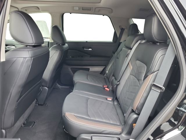 New 2025 Nissan Pathfinder Platinum image 23