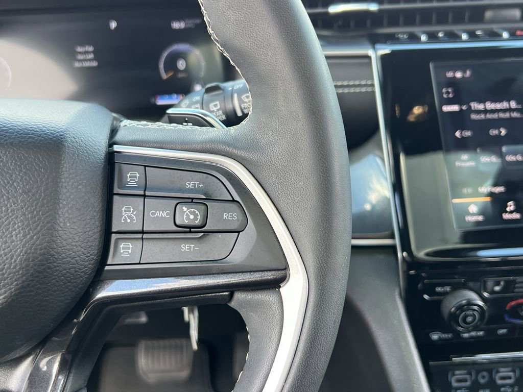 Used 2023 Jeep Grand Cherokee L Laredo image 34