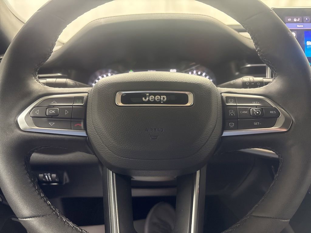 Used 2025 Jeep Compass Limited AWD/4WD image 15