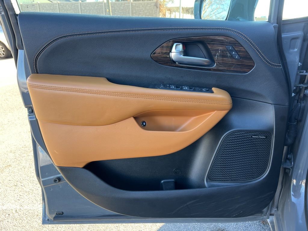 Certified 2022 Chrysler Pacifica Pinnacle image 10