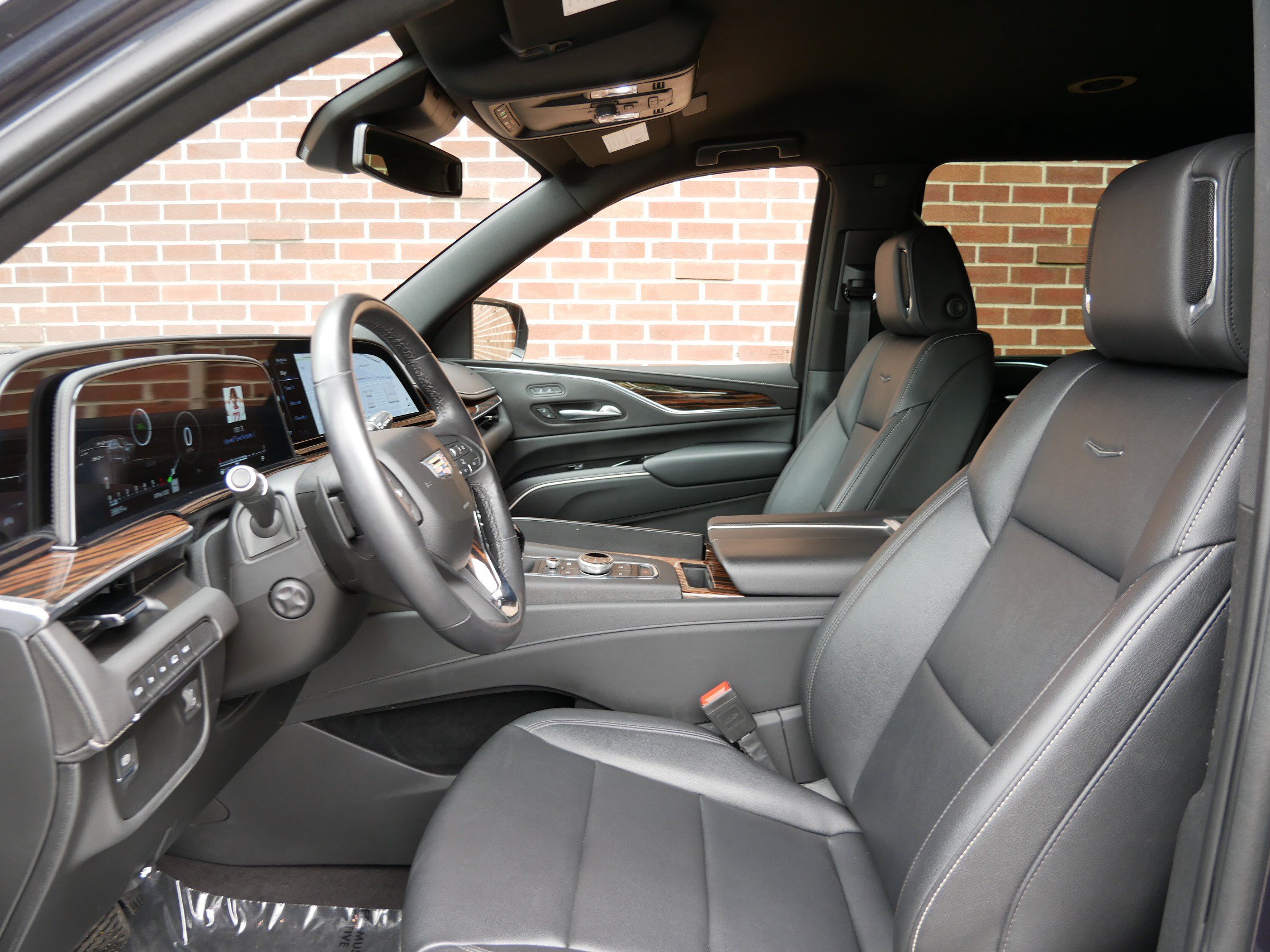 Certified 2024 Cadillac Escalade ESV Luxury AWD/4WD image 6