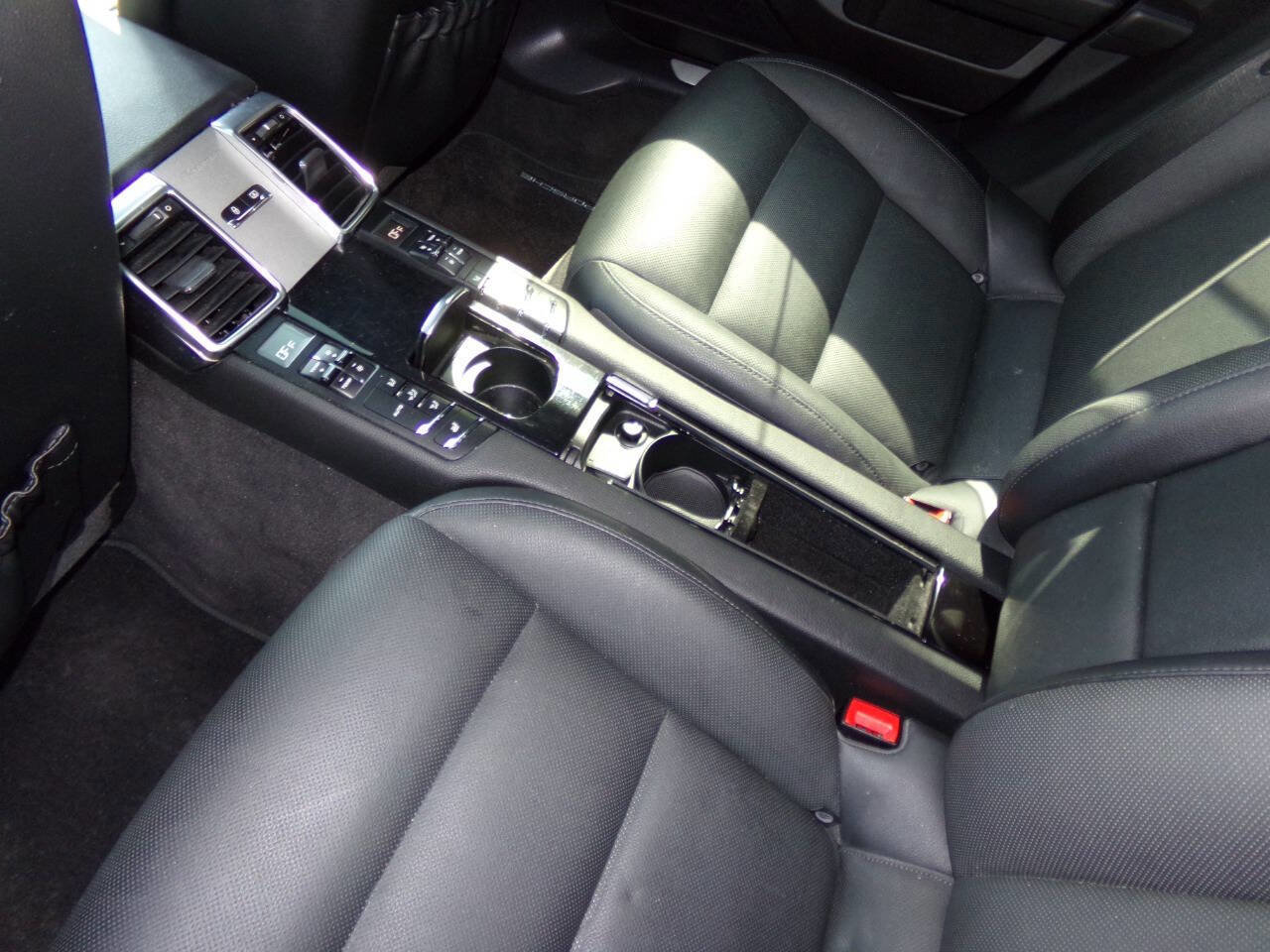 Used 2014 Porsche Panamera S image 16