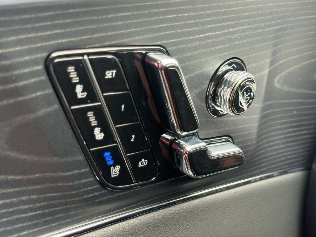 Certified 2024 Cadillac Lyriq Luxury AWD/4WD image 23