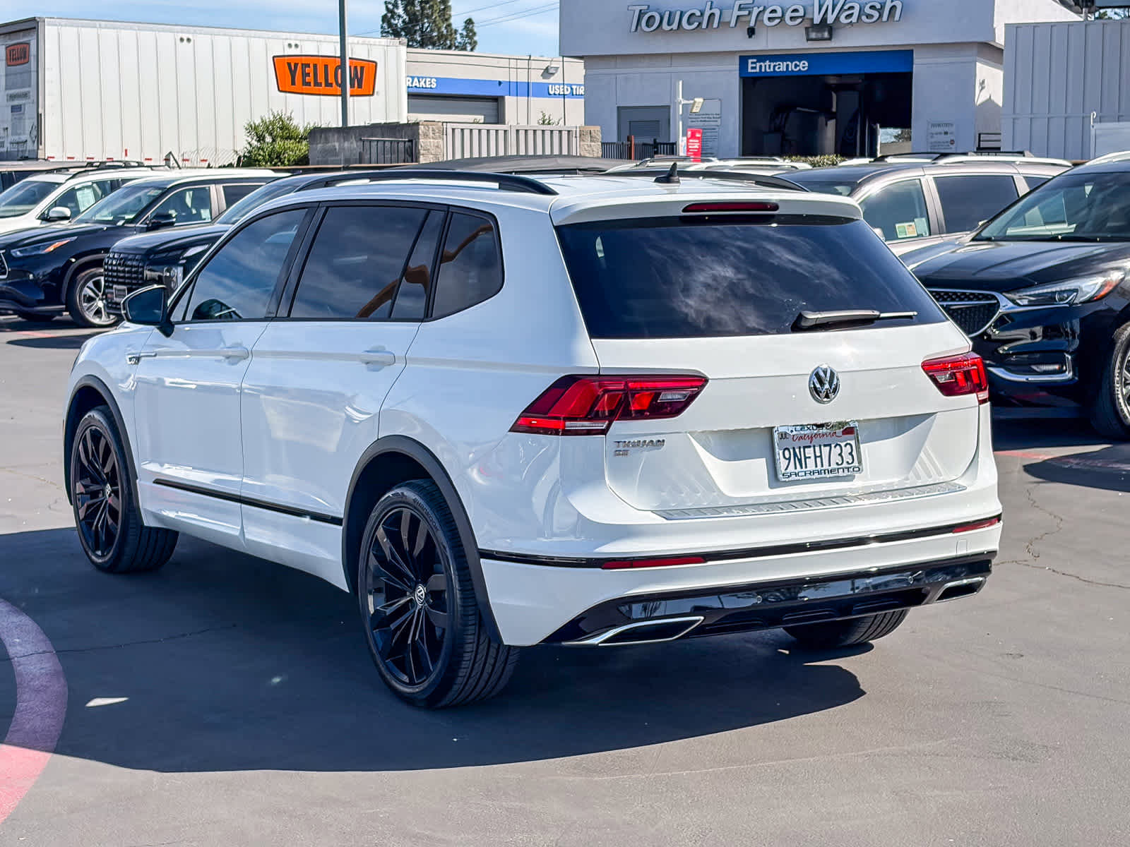 Used 2021 Volkswagen Tiguan SE R-Line image 3