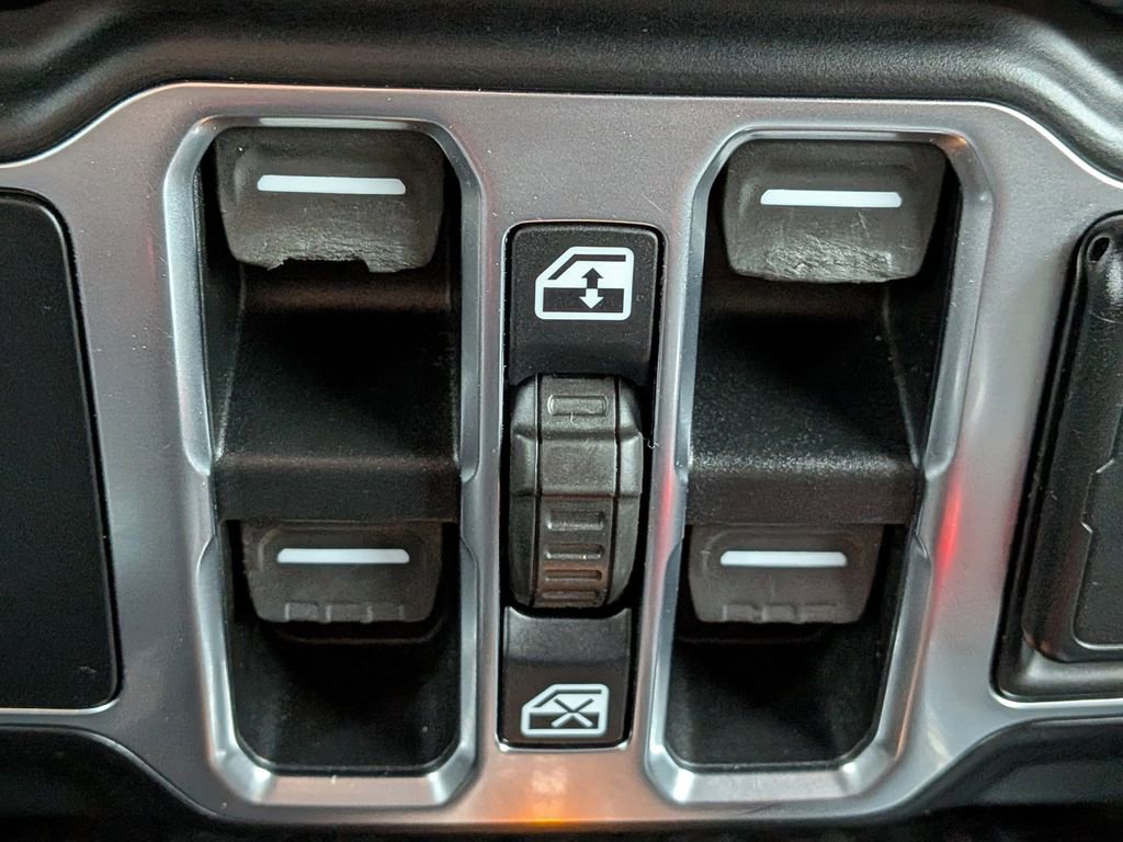 Used 2020 Jeep Wrangler Unlimited Sahara w/ Safety Group AWD/4WD image 24
