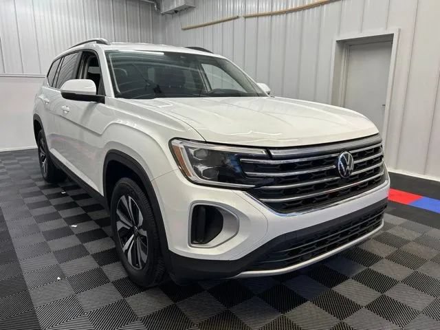 Used 2024 Volkswagen Atlas SE AWD/4WD image 2