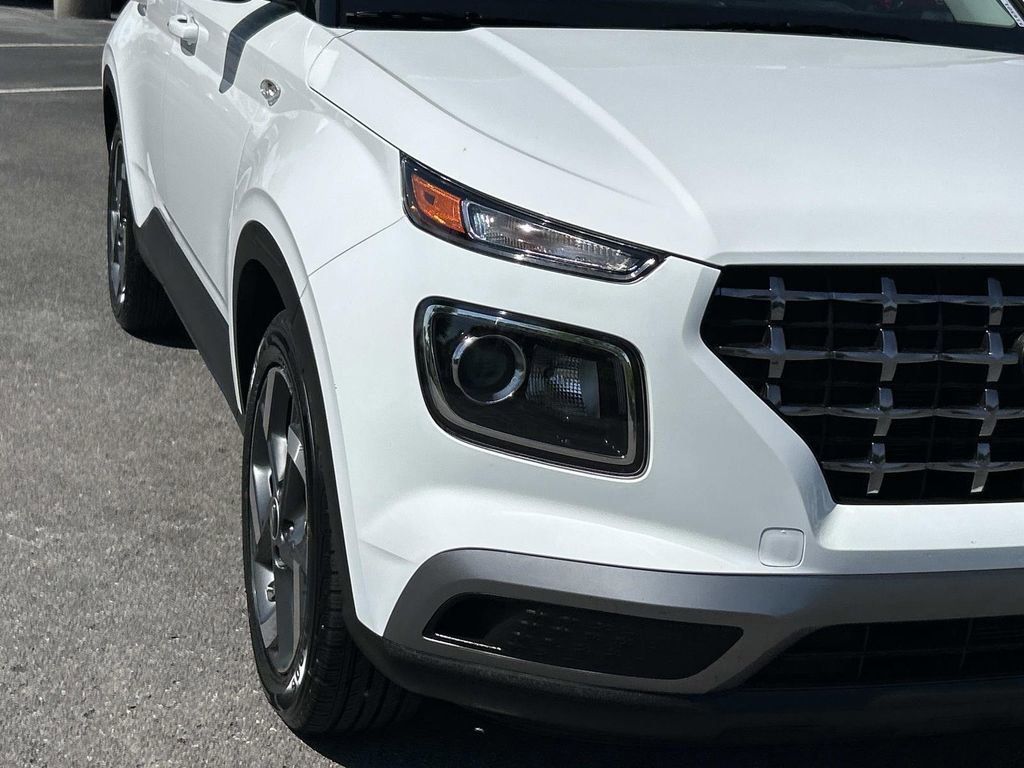 Used 2025 Hyundai Venue SEL FWD image 11